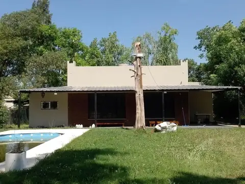 Casa Quinta en venta - 4 Dormitorios 2 Baños - Presidente Perón