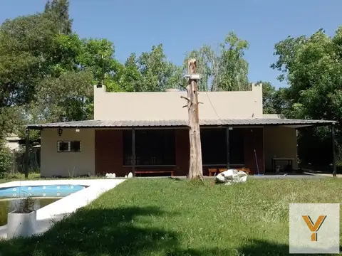 Casa Quinta en venta - 4 Dormitorios 2 Baños - Presidente Perón