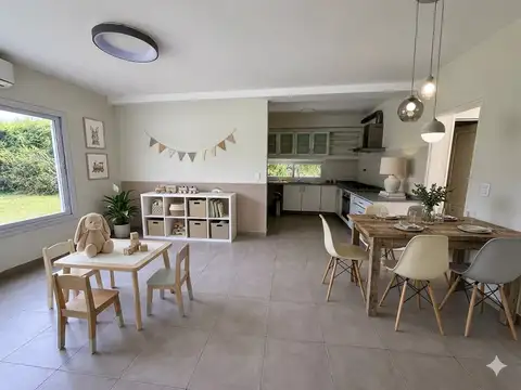 Casa 4 ambientes con 2 baños