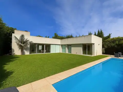 Venta de casa de 3 dormitorios en barrio cerrado