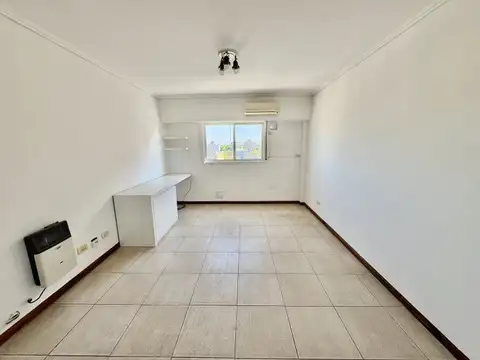 Departamento dos dormitorios en alquiler. Pellegrini 300