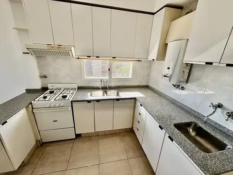 Departamento dos dormitorios en alquiler. Pellegrini 300