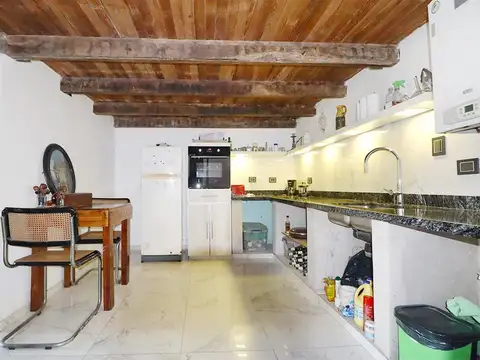 PH 4  AMB  Carlos Calvo 1400 MONSERRAT -Acepta permuta