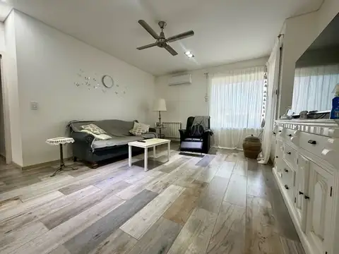Casa en Venta con 4 cocheras