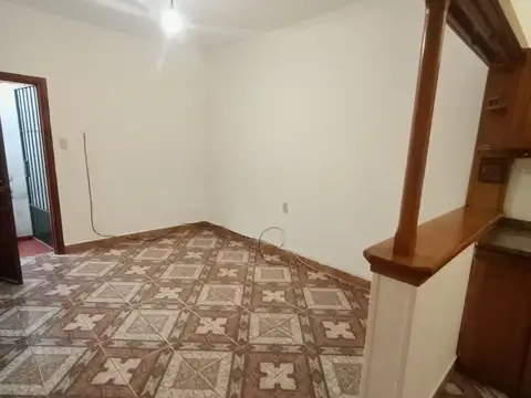 Depto Tipo Casa en Alquiler en Villa Dominico, $ 600.000