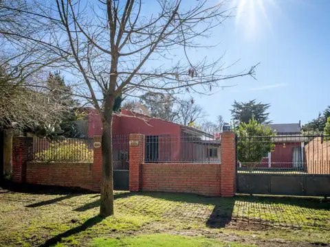 VENTA CASA CON PARQUE LAS DALIAS