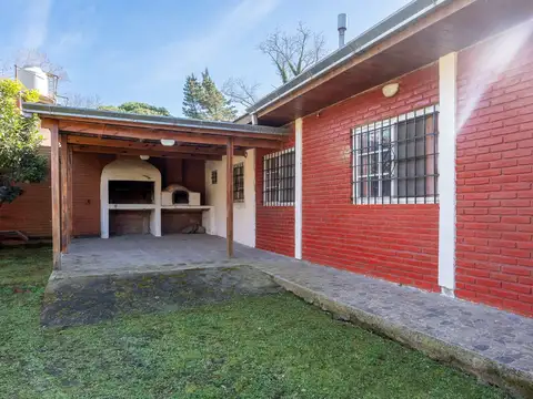 VENTA CASA CON PARQUE LAS DALIAS
