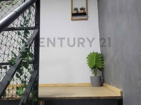 PH reciclado a nuevo en La Paternal – ¡Ideal vivienda u oficina!