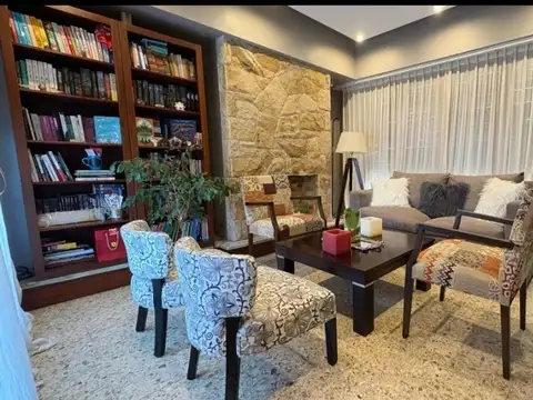 CHALET CON QUINCHO Y PILETA CLIMATIZADA