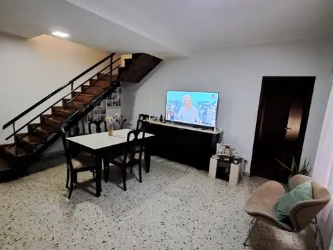 Depto Tipo Casa en Venta con 1 cocheras