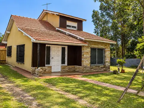 Venta casa 4 ambientes en Barrio Jardin