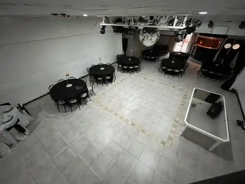 LOCAL TOTALMENTE RECICLADO A SALON DE FIESTAS