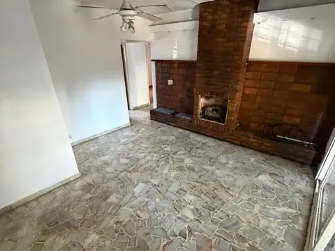Depto Tipo Casa en Venta en Villa del Parque, USD 135.000