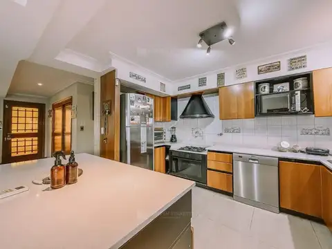 Casa 4 ambientes con 3 baños