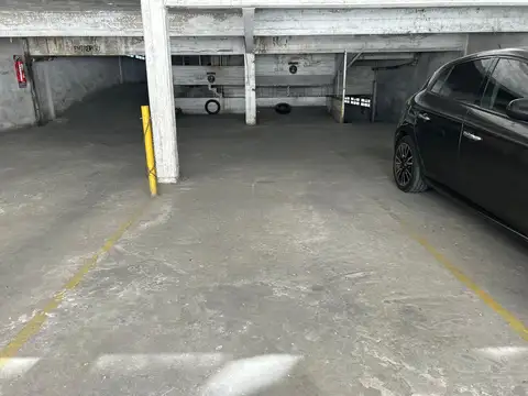 Cochera próxima Monumento 1° de Mayo 930