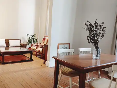 Ayacucho 800 PB - 4 Amb con patio.