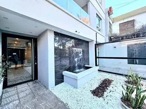 PISO 4 AMBIENTES CON COCHERA Y TERRAZA PROPIA