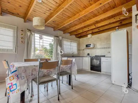 Casa 5 ambientes con 3 baños