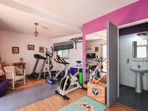 Casa 5 ambientes con 3 baños