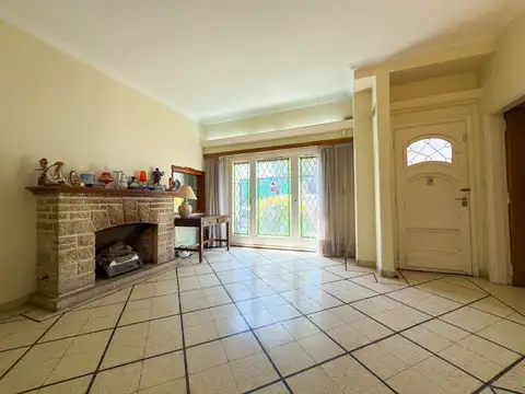 Casa 8 ambientes con 1 baño