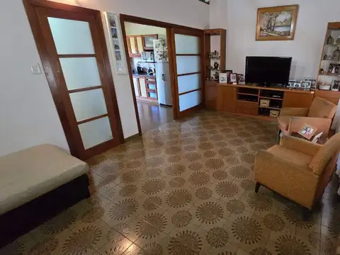 Casa en Venta con 4 cocheras