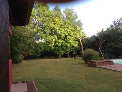 Calle 489 (Lacroze) e/ Camino centenario y 14