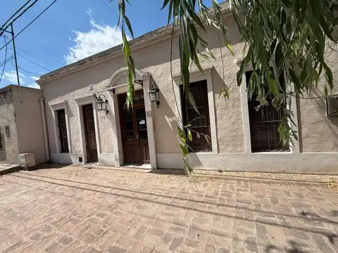 San Antonio de Areco - Venta casa / hotel sobre Costanera