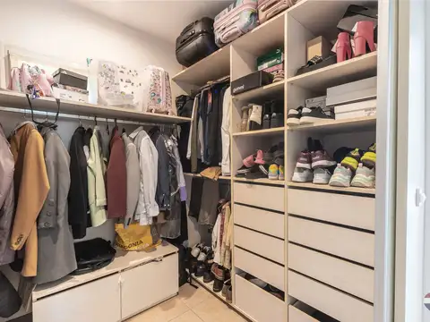 Casa 6 ambientes con 4 baños