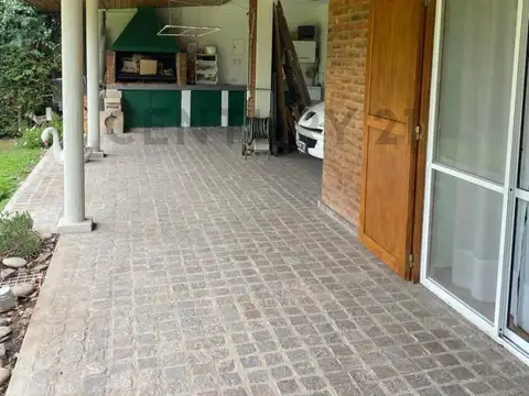 Casa 6 ambientes con 2 baños