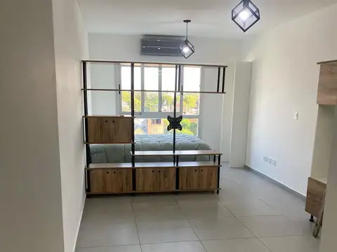 Excelente monoambiente en alquiler con cochera