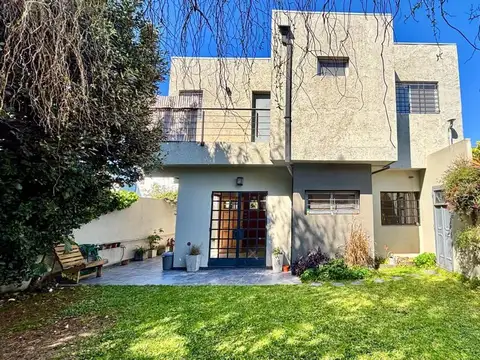 VENTA CASA 5 AMB BERNAL -apto crédito-