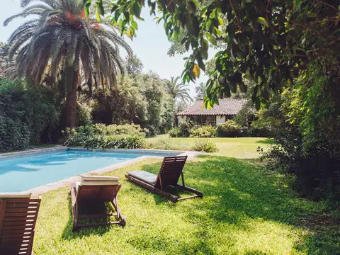 Muy linda casa con pileta quincho y casa de huespedes en Don Torcuato!