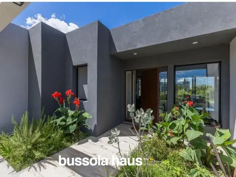 Casa en alquiler anual de 5  ambientes en Riberas Puertos