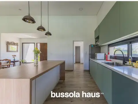 Casa en Alquiler con 2 cocheras