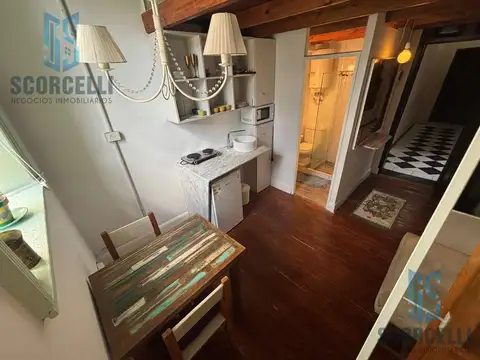 Luminoso y cálido Loft de 25 m2 en edificio histórico de Av. de Mayo!