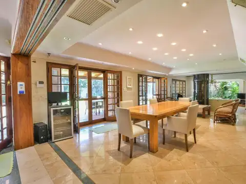 Casa en Venta en Alberdi, USD 590.000