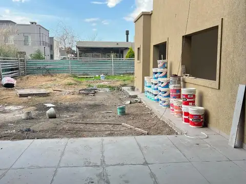 Casa 5 ambientes con 3 baños
