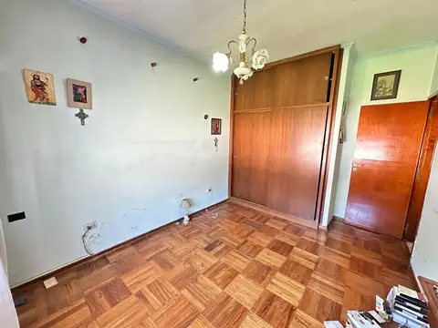 Casa 5 ambientes c/departamento, jardin quincho y parrilla