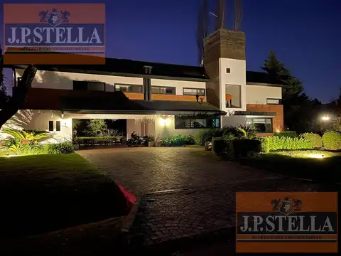 Excelente Casa 6 Amb. 395 m² Edif s/ lote 2.812 m² - 2 Piscinas - Garaje P/4 autos - San Diego C.C