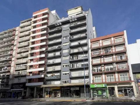 Dos ambientes lateral luminoso en zona Centro bajas expensas