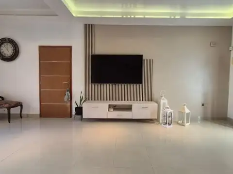 Casa en Venta en Villa Sarmiento, USD 220.000