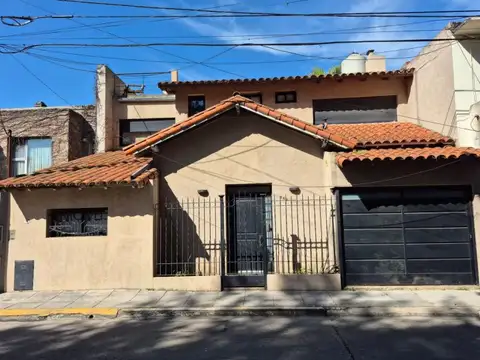 Venta Casa Villa Sarmiento 7 ambientes Patio/Terraza/Cochera  (zona Colegio Ward)
