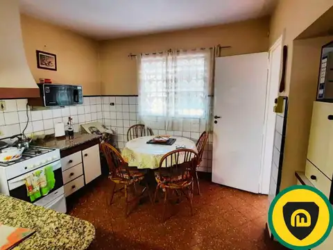 Casa 3 ambientes con 2 baños