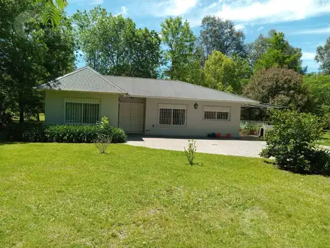 En Venta, 2 Casas  quincho deposito coch. sobre lote 8.800m2  Barrio Los Pinos Exaltacion De La Cruz