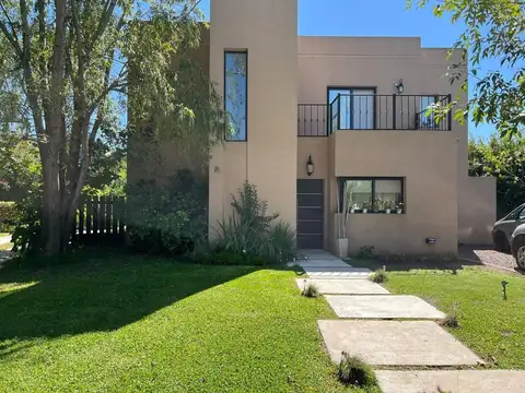 Casa  en Venta en Los Robles, La Cañada de Pilar, Pilar