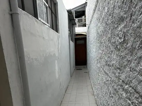 pH 2 amb y 1/2 en planta baja lateral sin exp