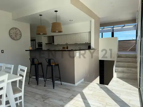 Casa en Alquiler con 1 cochera