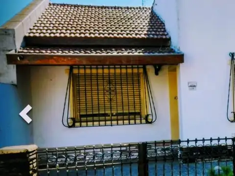 HAEDO- CASA 3 AMBIENTES CON ENTRADA DE AUTO- APTO CREDITO  