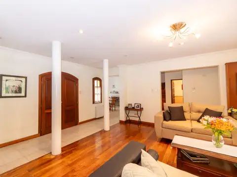Casa 5 ambientes con 2 baños