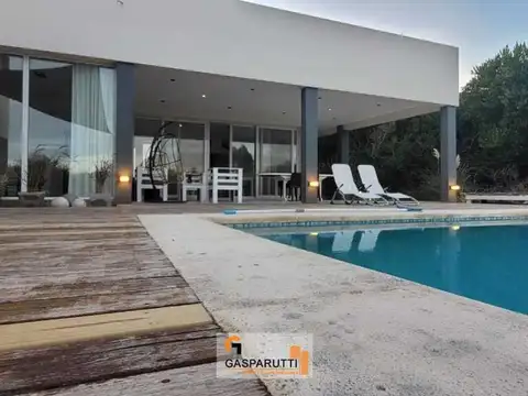 Casa en Venta en Barrio Cerrado Costa Esmeralda, USD 410.000